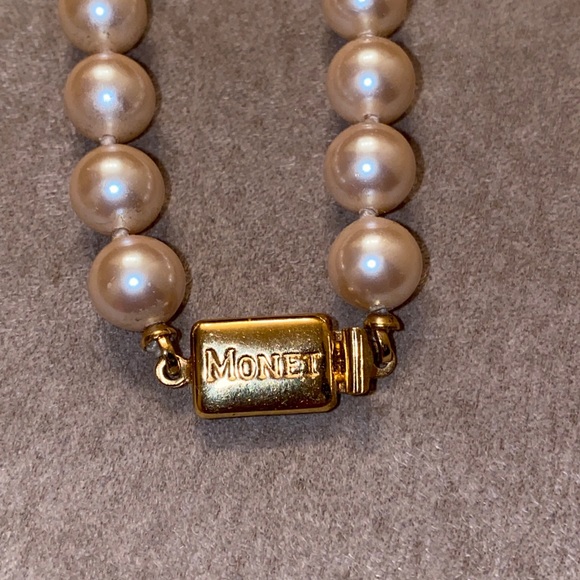 18” Synthetic Pearl Strand - Picture 2 of 4